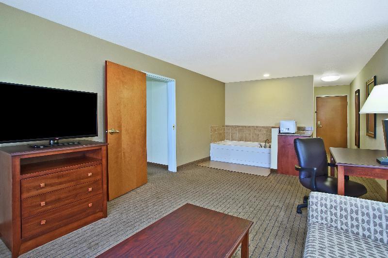 Holiday Inn Express Hotel & Suites East Lansing By Ihg Exterior photo