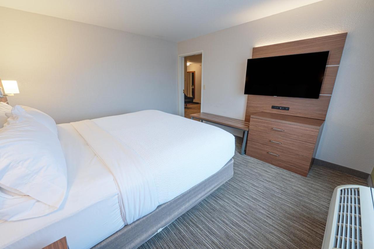 Holiday Inn Express Hotel & Suites East Lansing By Ihg Exterior photo