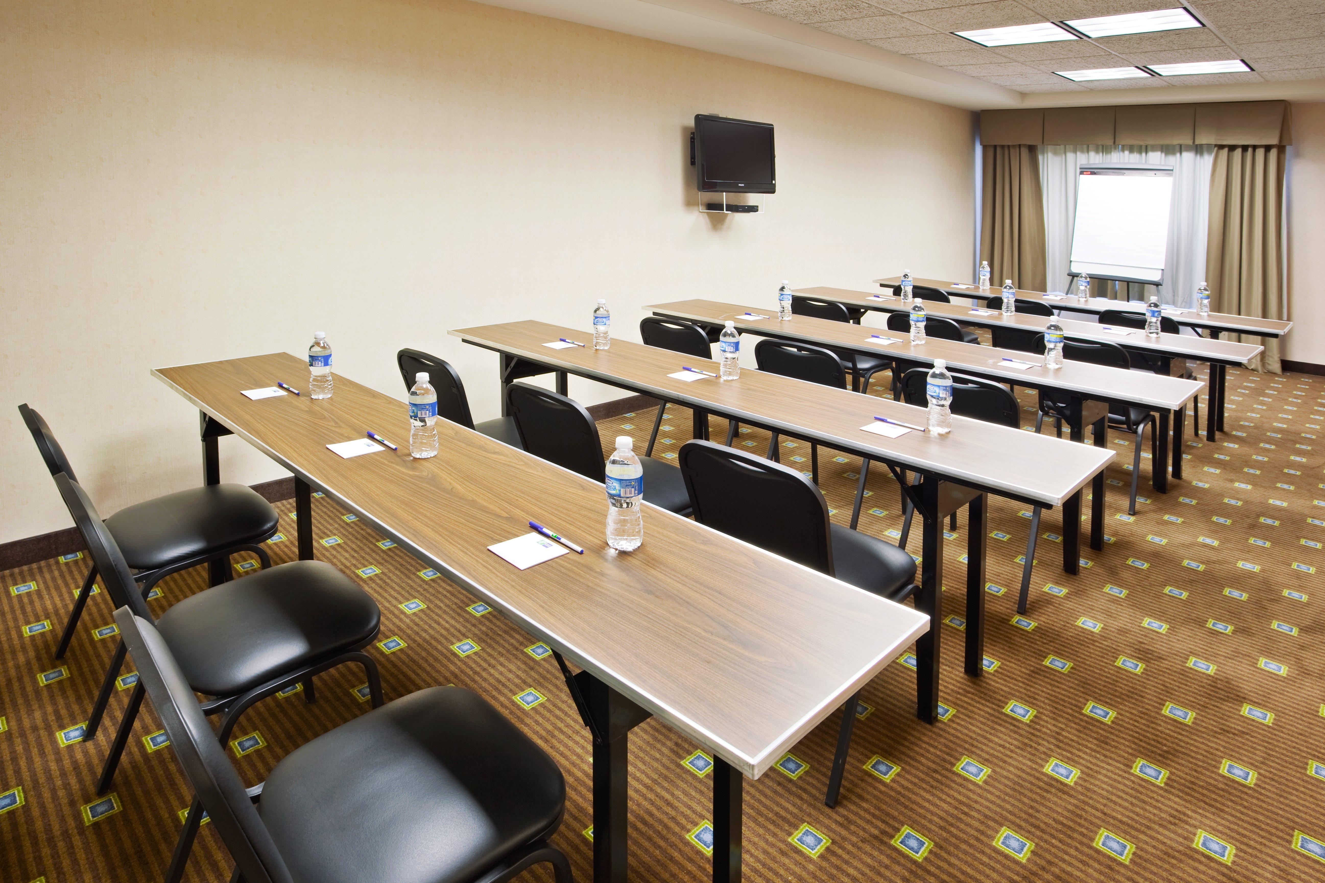Holiday Inn Express Hotel & Suites East Lansing By Ihg Exterior photo