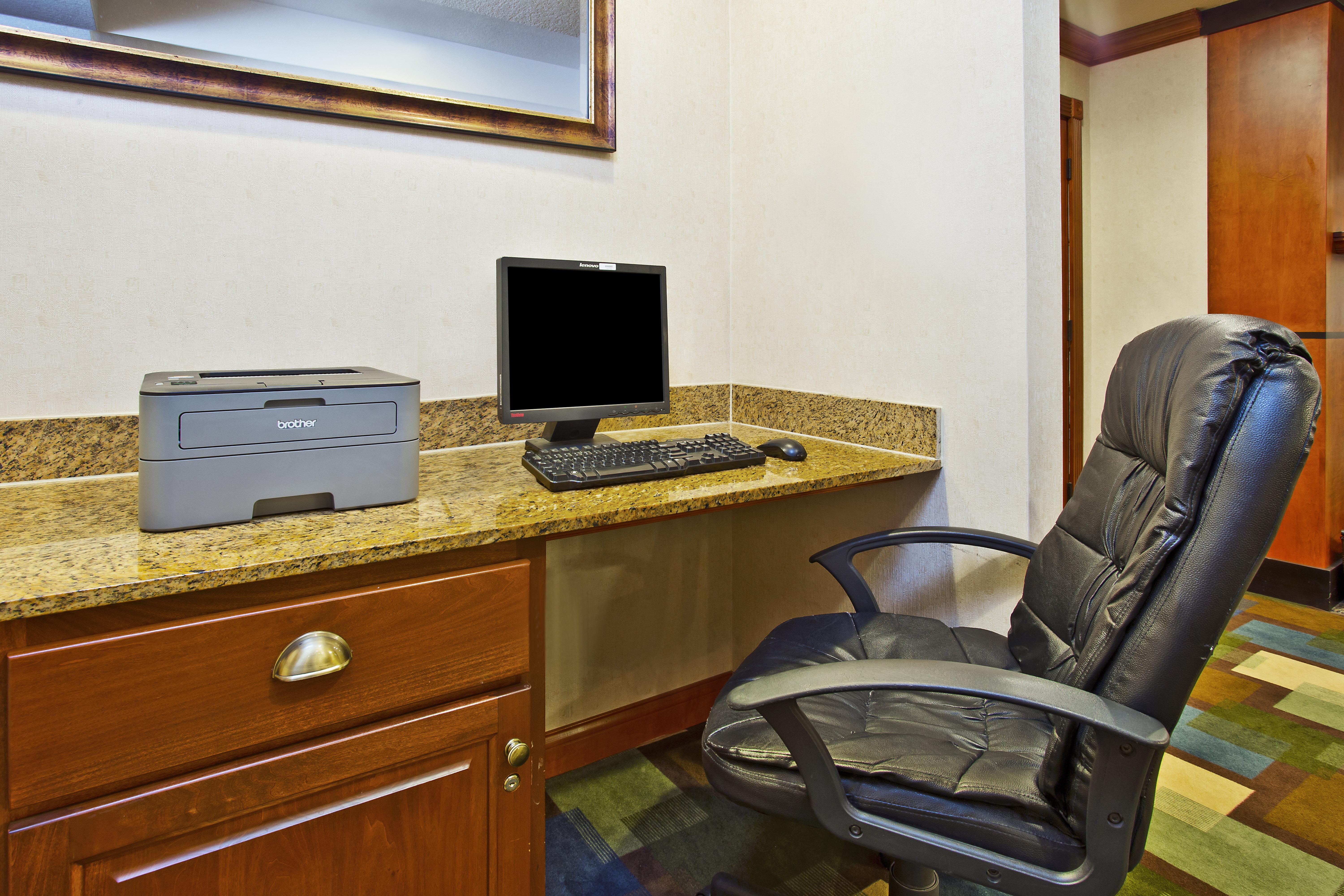 Holiday Inn Express Hotel & Suites East Lansing By Ihg Exterior photo